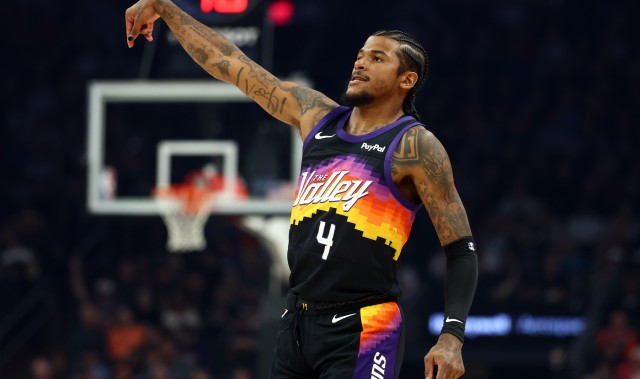 世界杯中国官方网站-手感略回暖！杰伦·格林16投7中&amp;三分8中2 砍下20分4板4断&amp;7失误