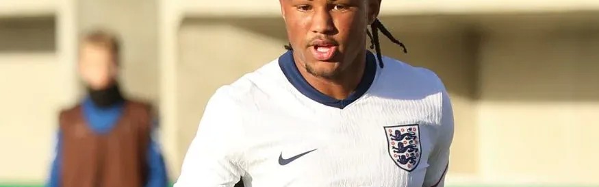 电讯报独家：曼联阿森纳切尔西争夺富勒姆18岁中卫阿米萨