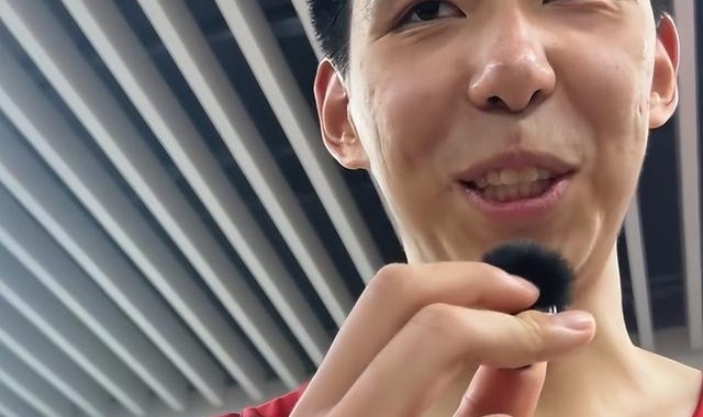 世界杯-徐昕：穿上国家队战袍感觉非常不错 调侃王俊杰多传球逗乐记者