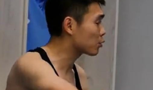 世界杯-王上源半场喊话：去年是摆着踢赢的吗？谁不踢现在赶紧下去